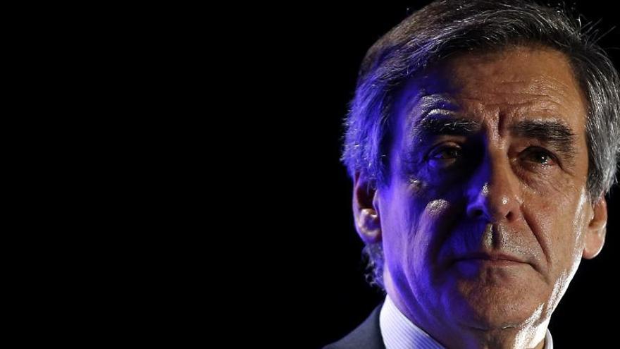 Dimite el portavoz de la campaña de François Fillon