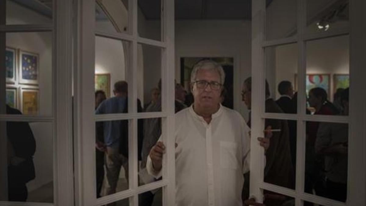 Manel Valls, la semana pasada, en la inauguración de su exposición en la galería H2O, de la calle Verdi.