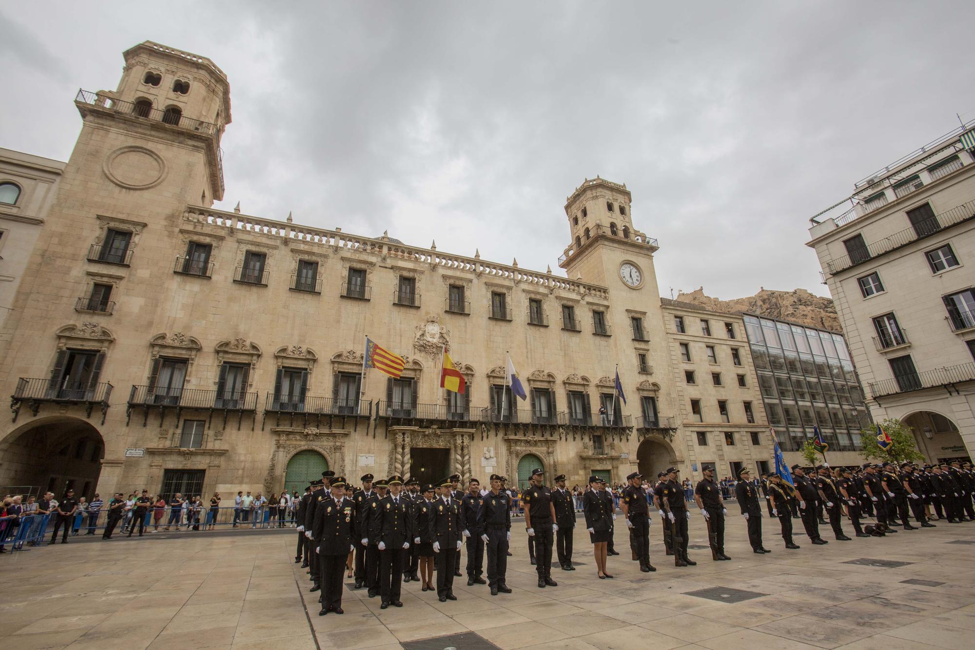 Actos de celebración del Patrón de la Policía Nacional en Alicante.