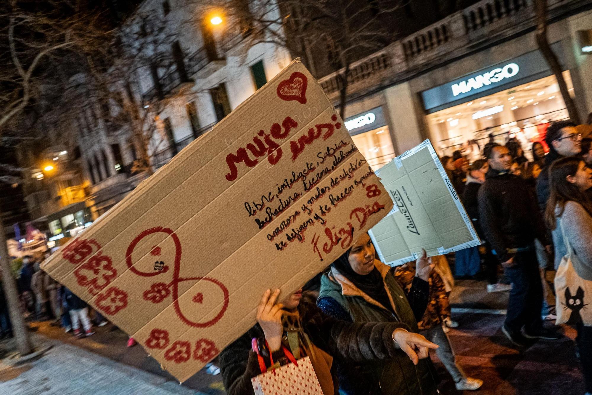 La manifestació del 8-M a Manresa, en imatges