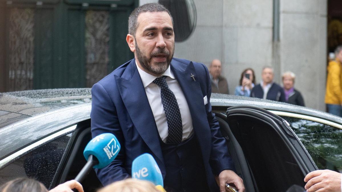 L’empresari Víctor de Aldama, a la seva arribada al Tribunal Suprem, ahir. | FERNANDO SÁNCHEZ / EUROPA PRESS