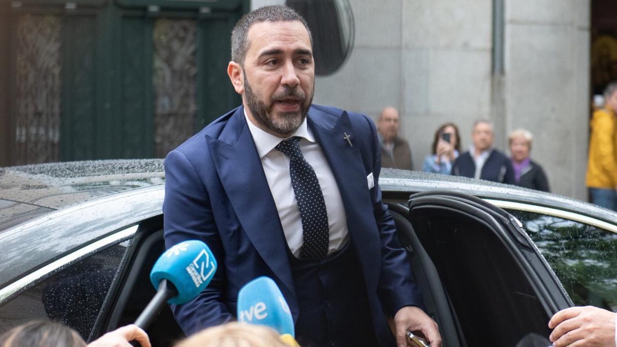 L’empresari Víctor de Aldama, a la seva arribada al Tribunal Suprem, ahir.  | FERNANDO SÁNCHEZ / EUROPA PRESS