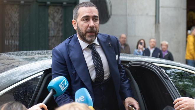L’empresari Víctor de Aldama, a la seva arribada al Tribunal Suprem, ahir.  | FERNANDO SÁNCHEZ / EUROPA PRESS
