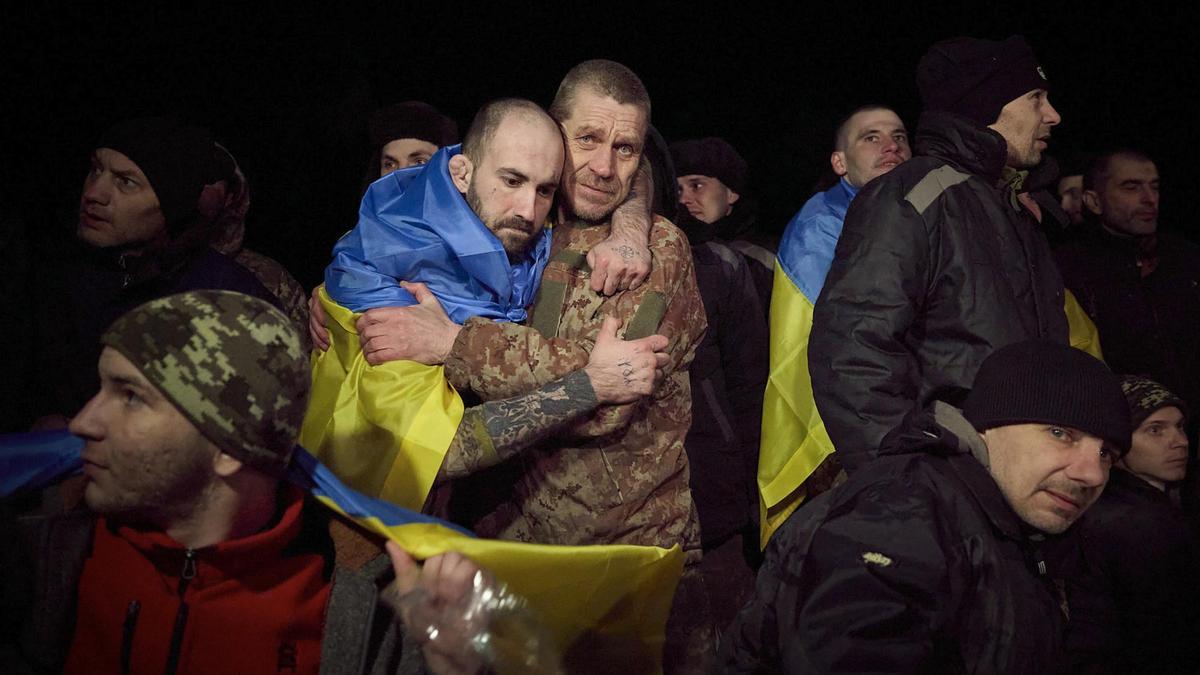 Prisioneros de guerra ucranianos liberados por Rusia el pasado 3 de enero.