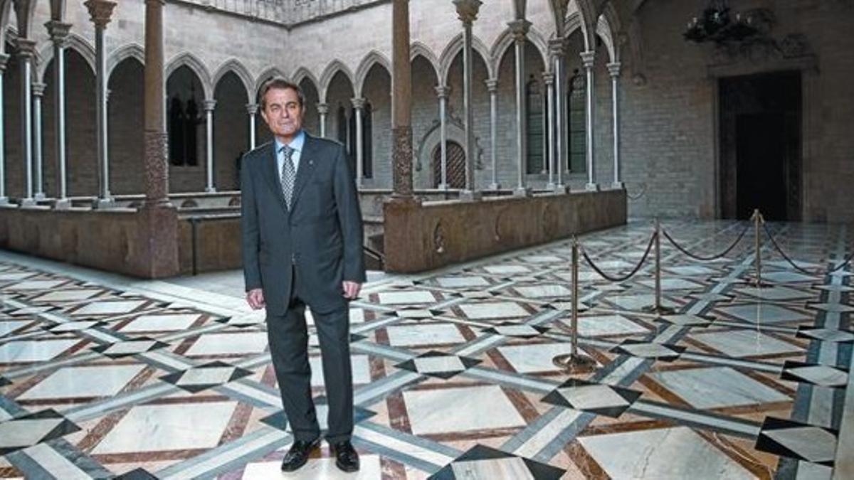 El 'president' Artur Mas, en la galería gótica del Palau de la Generalitat.