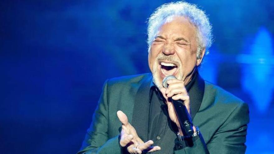 El cantante británico Tom Jones.