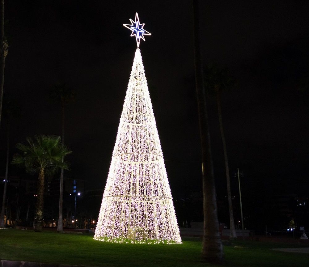 Encendido navideño en la Plaza de Santa Ana