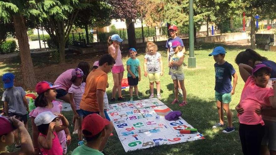 Veinticuatro niños despiden el campamento urbano de Santa María de la Vega