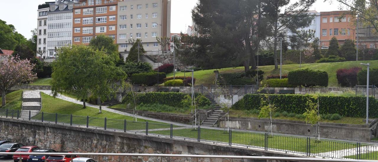 Caminos peatonales entre el paseo y la Ciudad Vieja por A Maestranza. |   // VÍCTOR ECHAVE