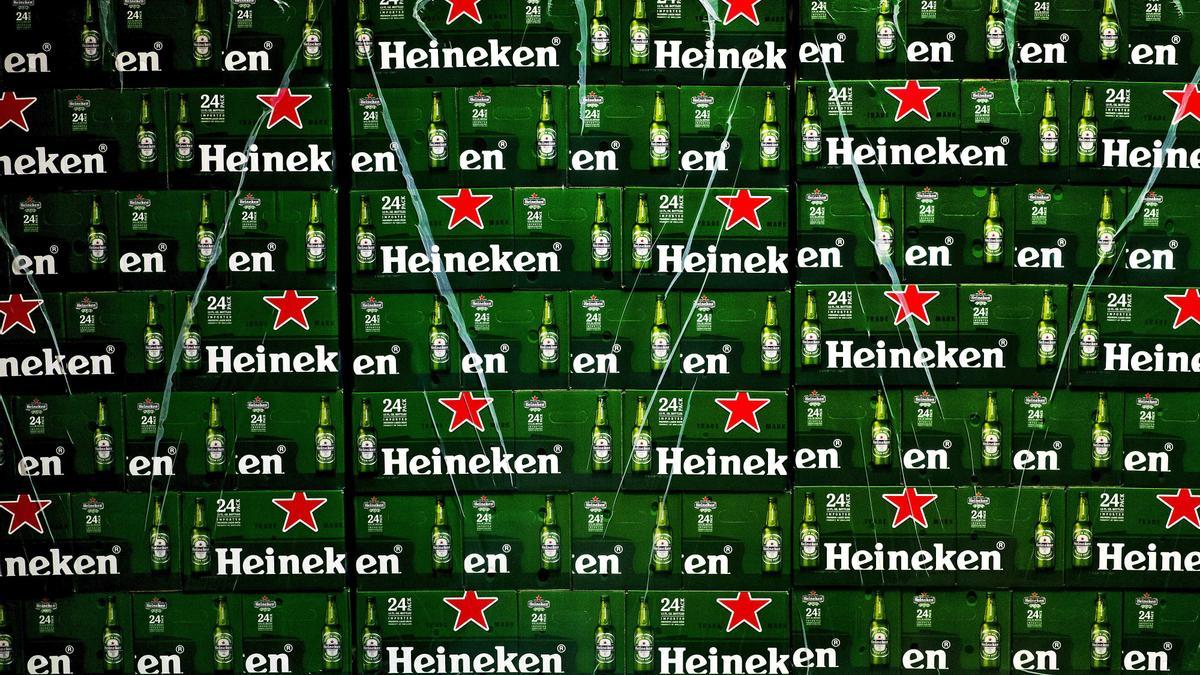 Cajas de cervezas Heineken en una imagen de archivo.