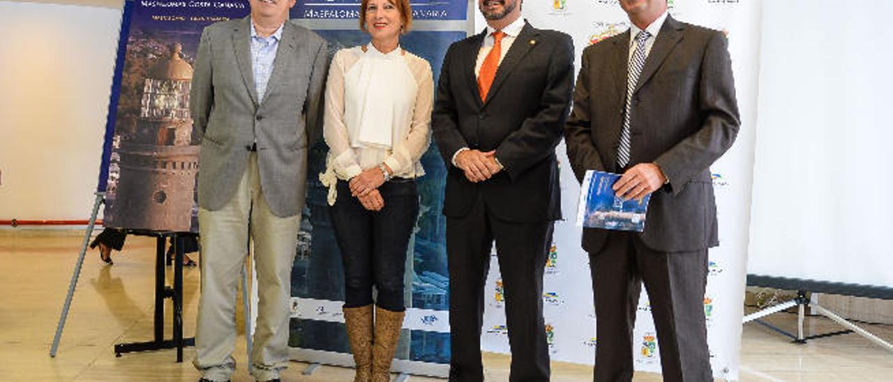 Marco Aurelio Pérez, Inés Jiménez, Rafael Robaina y Juan Manuel Benítez ayer en el Imperial Playa.