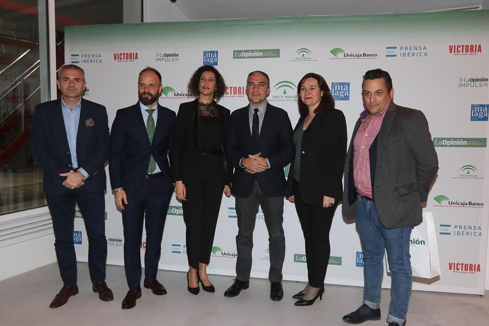 Empresarios, chefs, agentes del sector y de la industria agroalimentaria y representantes políticos acuden a la sede de Cerveza Victoria para la presentación de la nueva publicación gastronómica