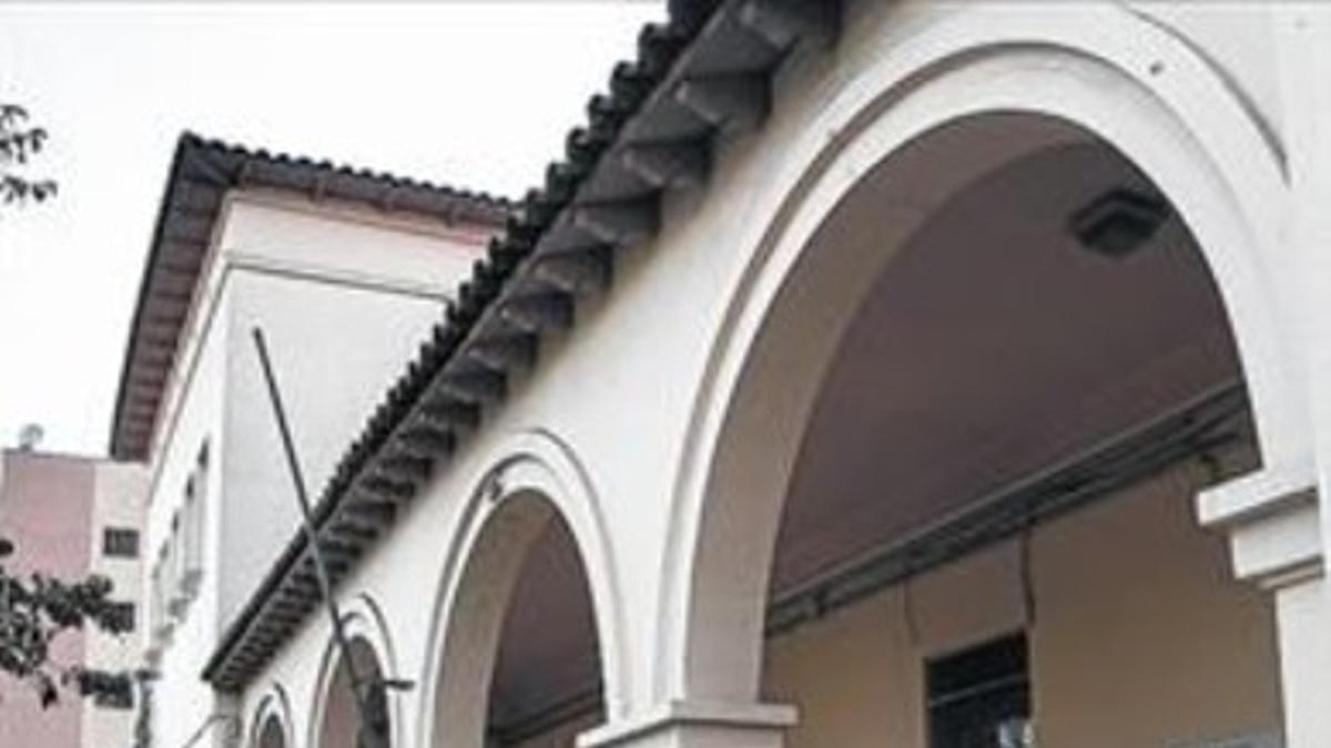 Centro de salud mental 8 La antigua escuela Ramiro de Maeztu.
