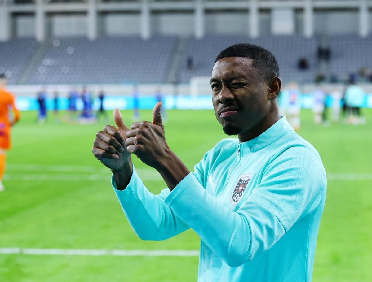 LIMASSOL (Cyprus), 15/11/2025.- David Alaba of Austria celebrates in front of fans after the team won the FIFA World Cup 26 UEFA qualifier between Cyprus and Austria in Limassol, Cyprus, 15 November 2025. (Mundial de Fútbol, Chipre) EFE/EPA/MARIOS GREGORIOU