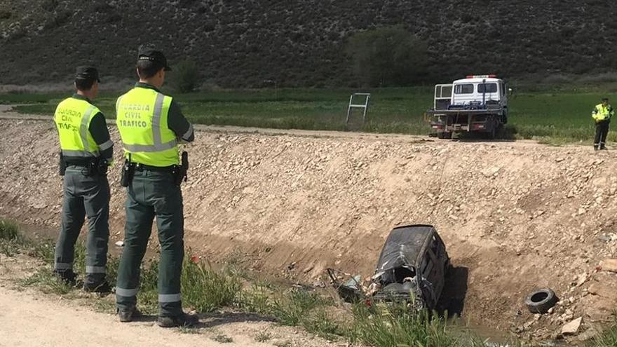 El coche ha caído a un colector del canal de Monegros.