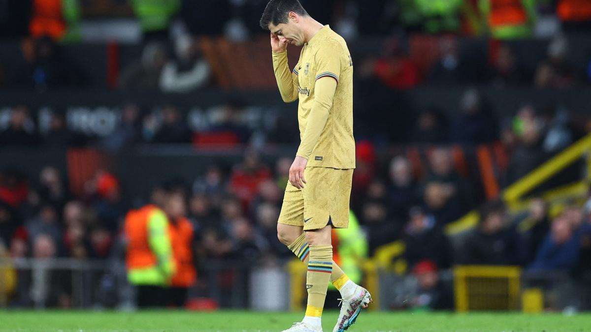 Lewandowski, abatido, tras la eliminación de la Europa League en Old Trafford.