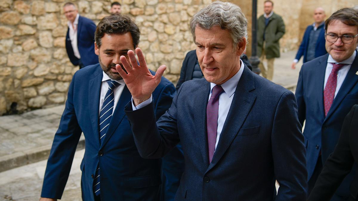 Feijóo pide un cambio de gobierno por la ruptura de Junts y la situación judicial del PSOE