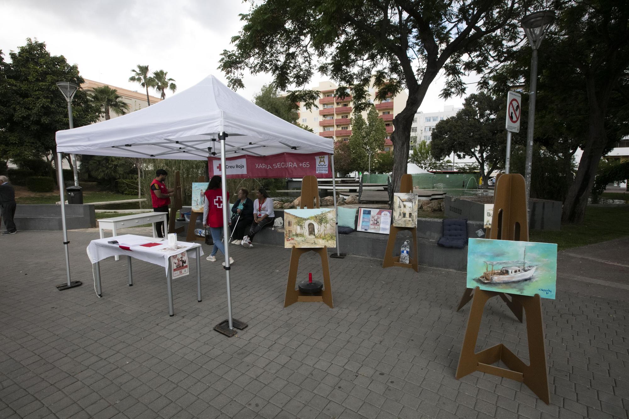 Exposiciones en el Parque de la Paz de los usuarios de Cruz Roja