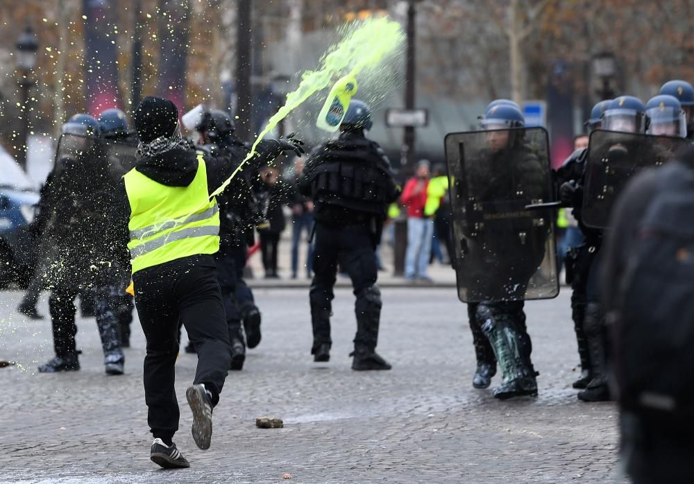 Enfrentamientos entre ''chalecos amarillos'' y Policía en París