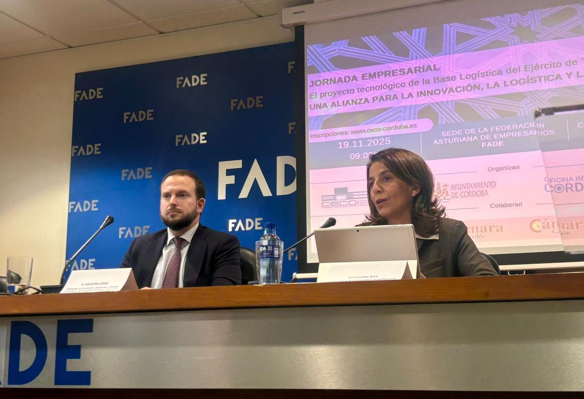 Agustín López (i), delegado de Economía de la Junta de Andalucía y Lourdes Arce, vicerrectora de Innovación y Transferencia de la Universidad de Córdoba, en la última de las mesas del evento.