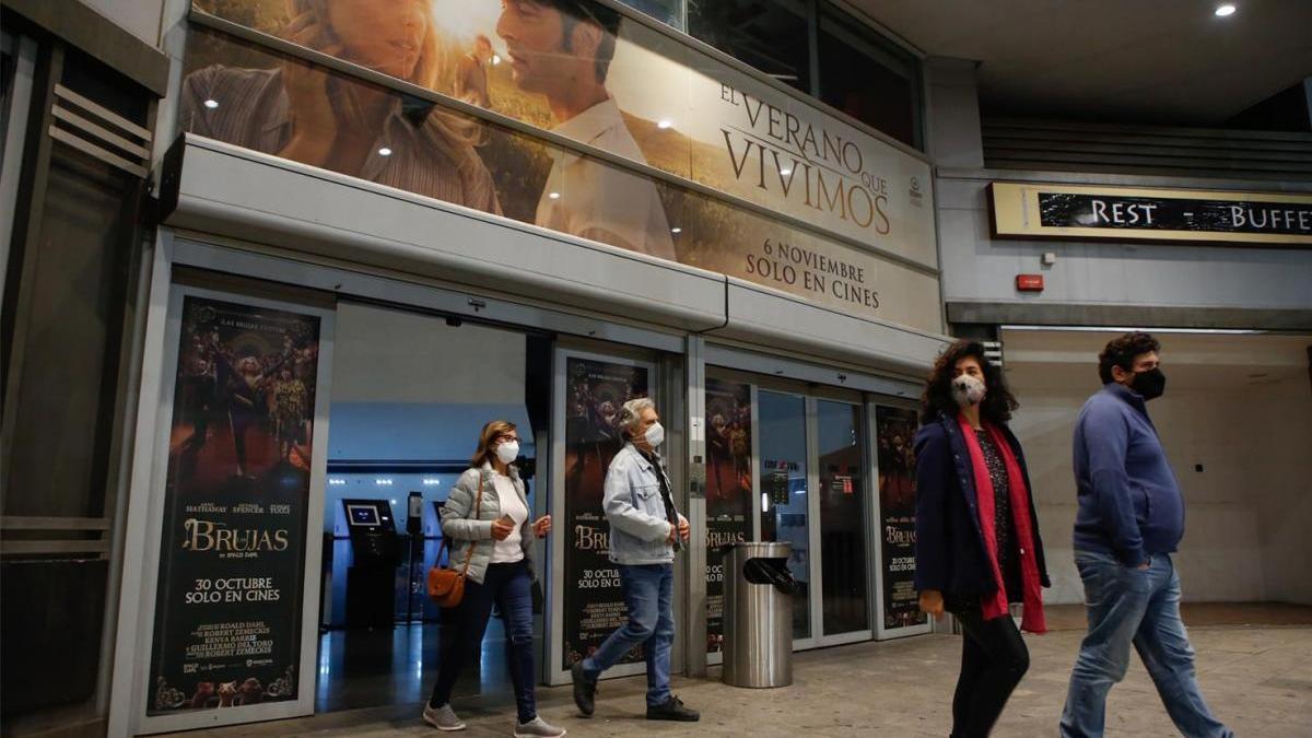 Exteriores de la entrada a Cinesur El Tablero de Córdoba