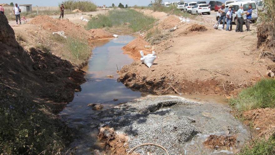 Los agricultores impidieron el lunes el sellado de tuberías al Mar Menor.