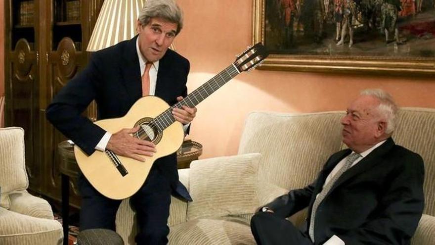 &quot;¿Quieres cantar algo, Kerry?&quot;