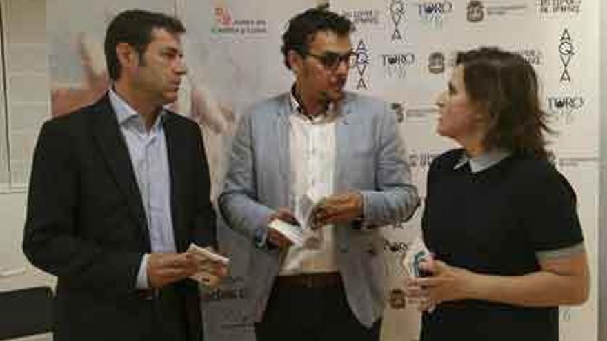 De izquierda a derecha, Javier Ramírez, Tomás del Bien y Sara Pérez, durante la presentación. Foto