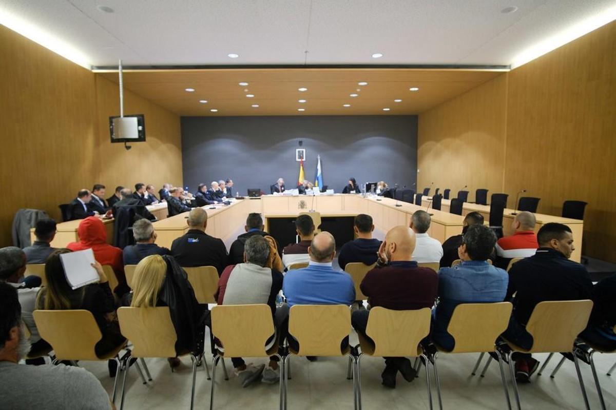 Juicio contra 24 personas acusadas de delitos de narcotráfico