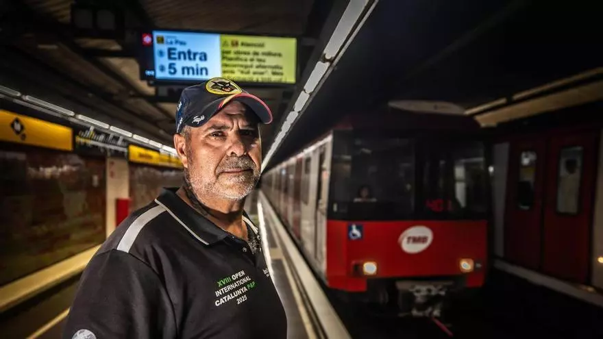 Entrevista a Javi García, exconductor de metro, ante cuyo tren se arrojaron ocho personas a la vía