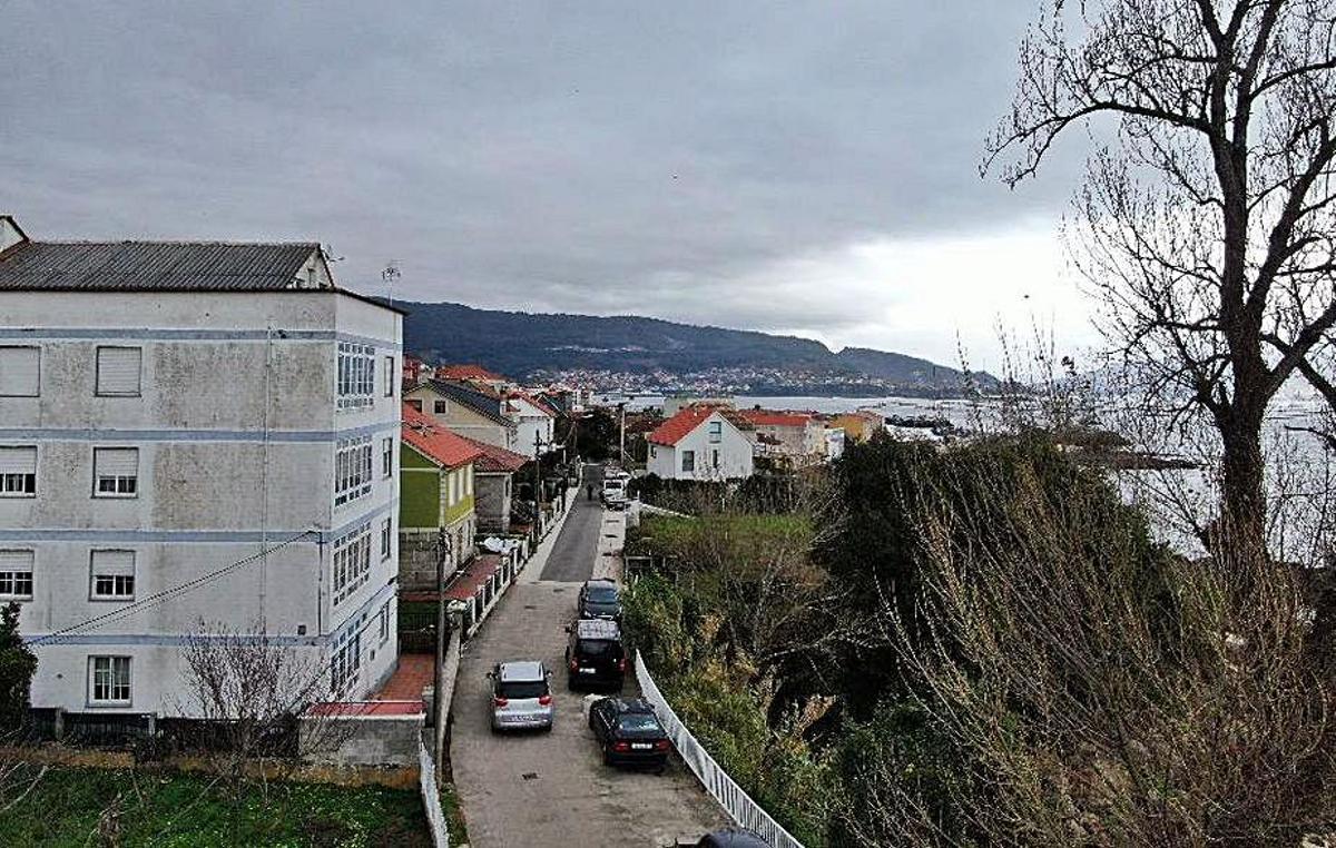 Vial llegando a O Con, en el casco urbano de Moaña. | // MAURO BERNÁRDEZ