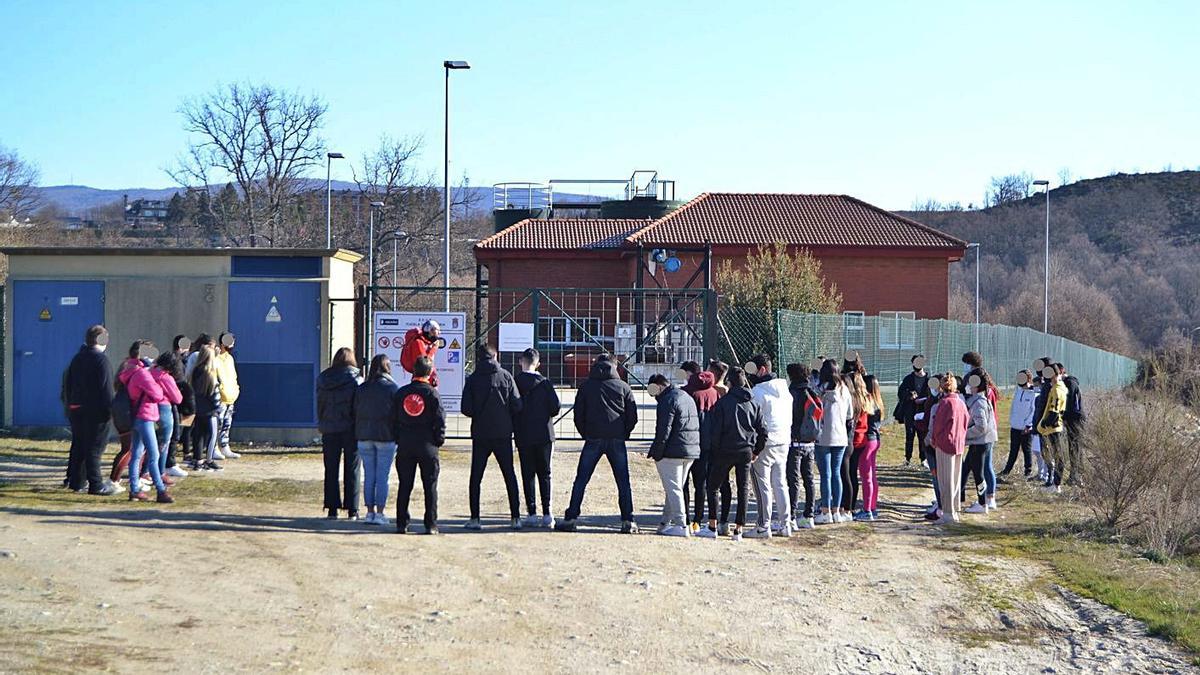 Alumnos del IES Valverde de Lucerna estudian el río Tera | A. S.