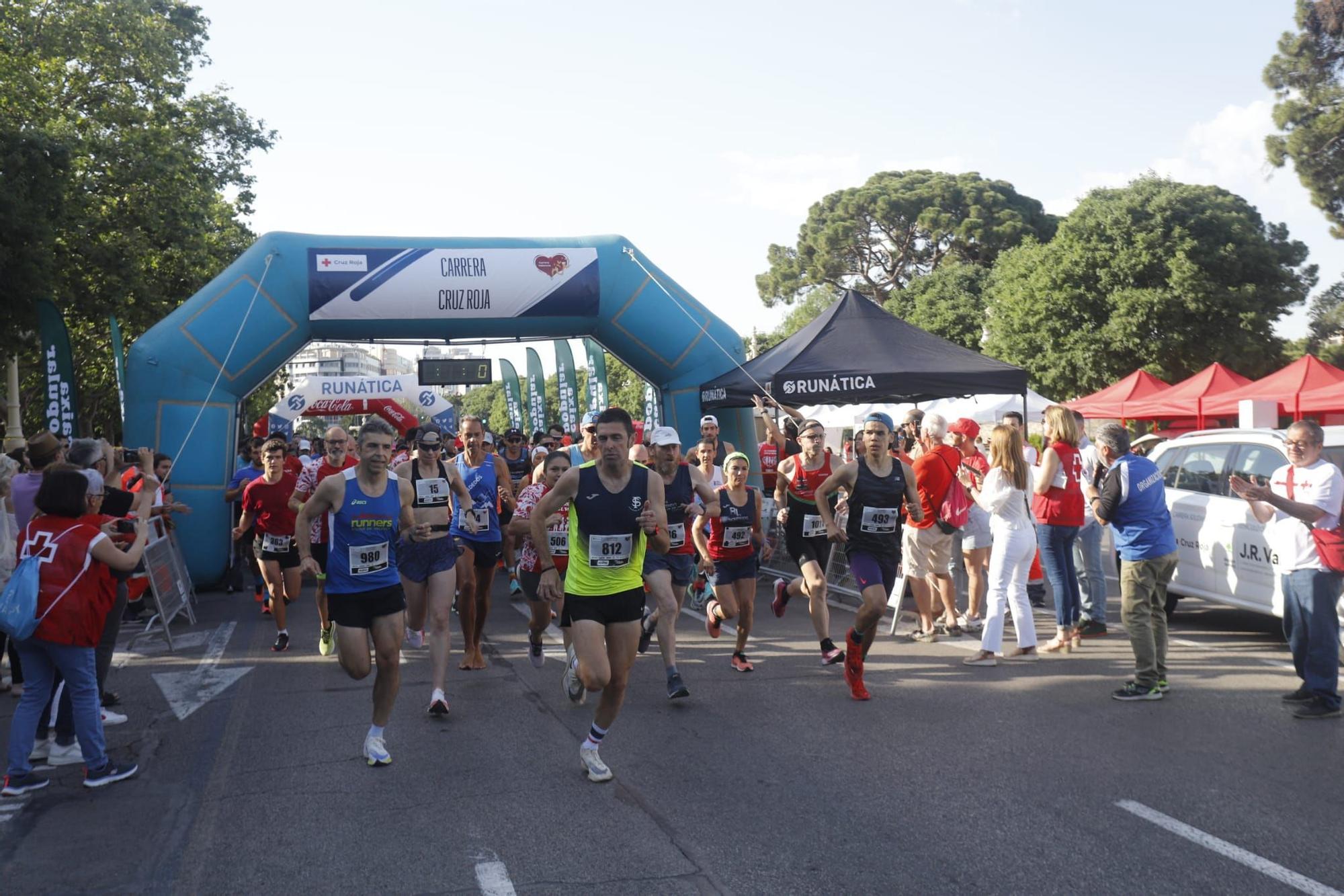 Miles de corredores en IX Carrera de Cruz Roja en València