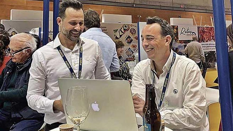 Edu MartÃ­nez y Bruno Balbi, ayer, momentos antes de la ponencia &#039;Cocina de garaje&#039;, en IFEMA.