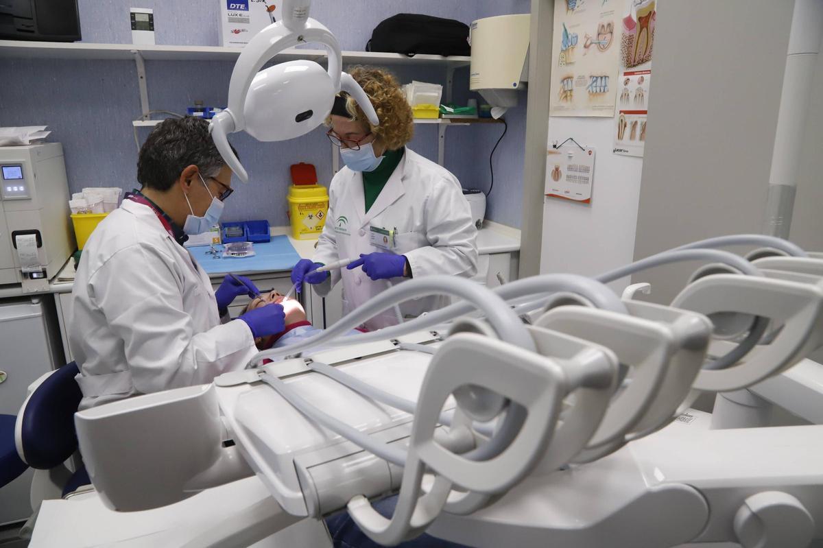 Atención bucodental en un centro de salud de Córdoba.