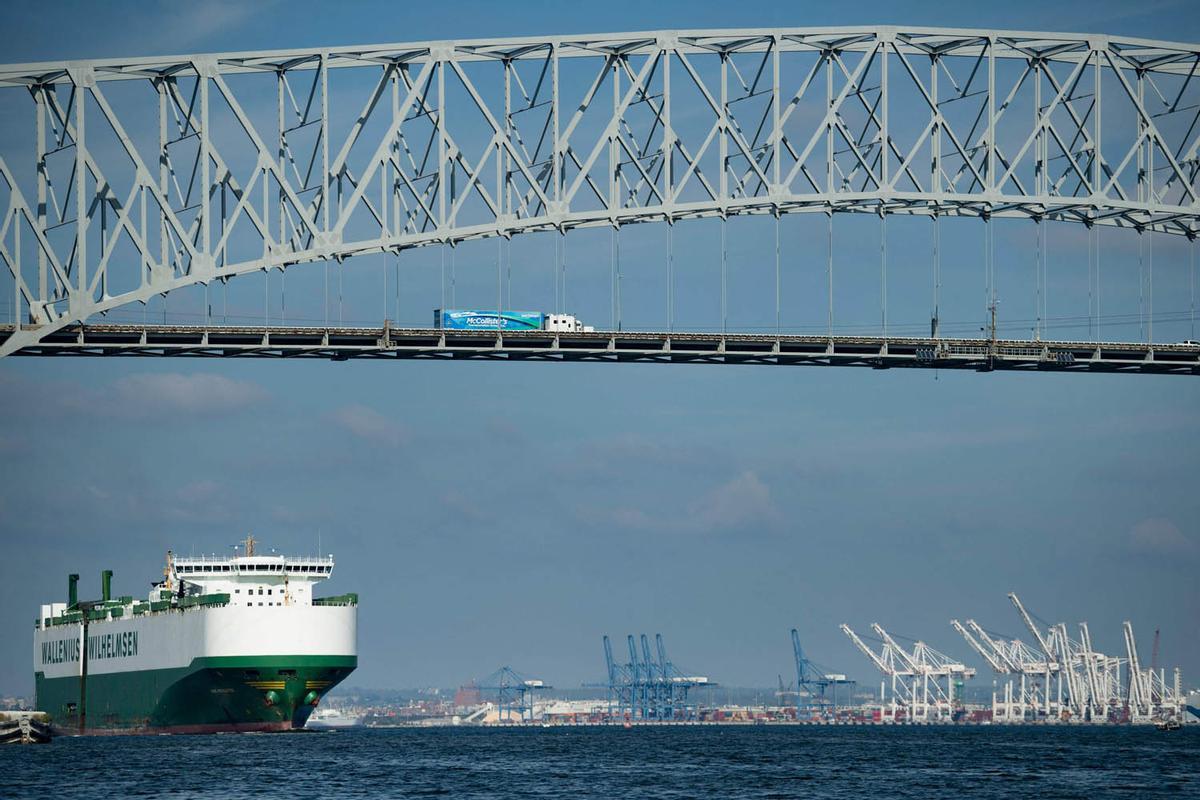 Un barco carguero  impacta contra el puente Francis Scott Key en Baltimore