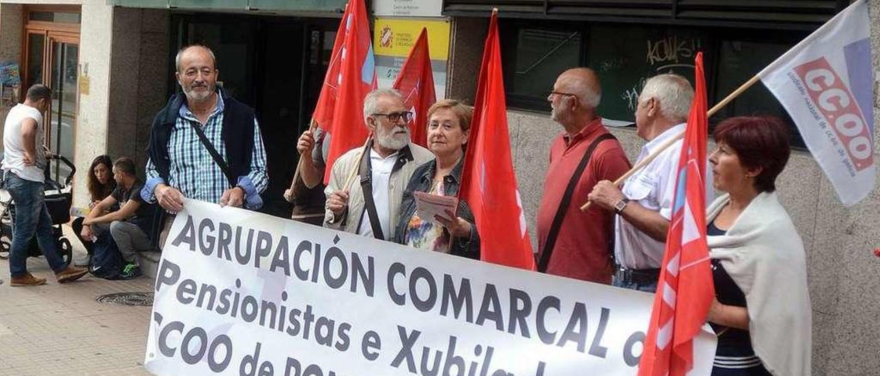 Una protesta de jubilados ante la Seguridad Social para mantener las pensiones. // R. Vázquez