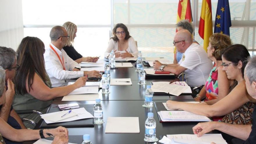 Dependientes de Castellón acusan a la coordinadora de rendirse a Oltra