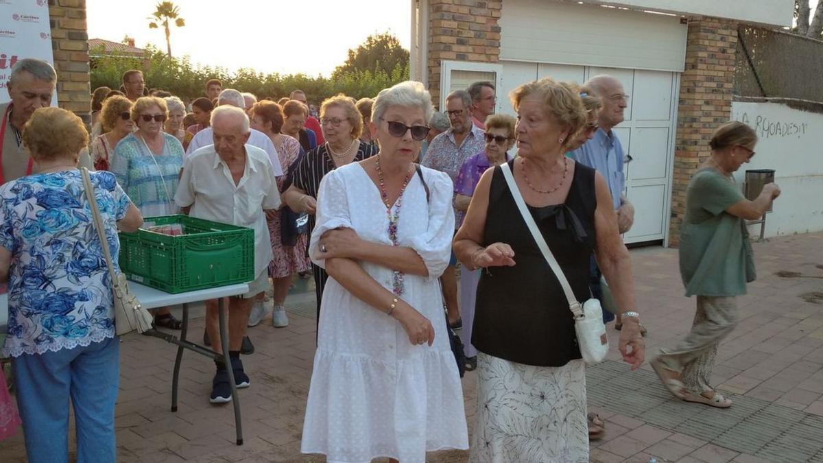 Tavernes Cáritas recoge más de 200 quilos de comida y 2.000 euros