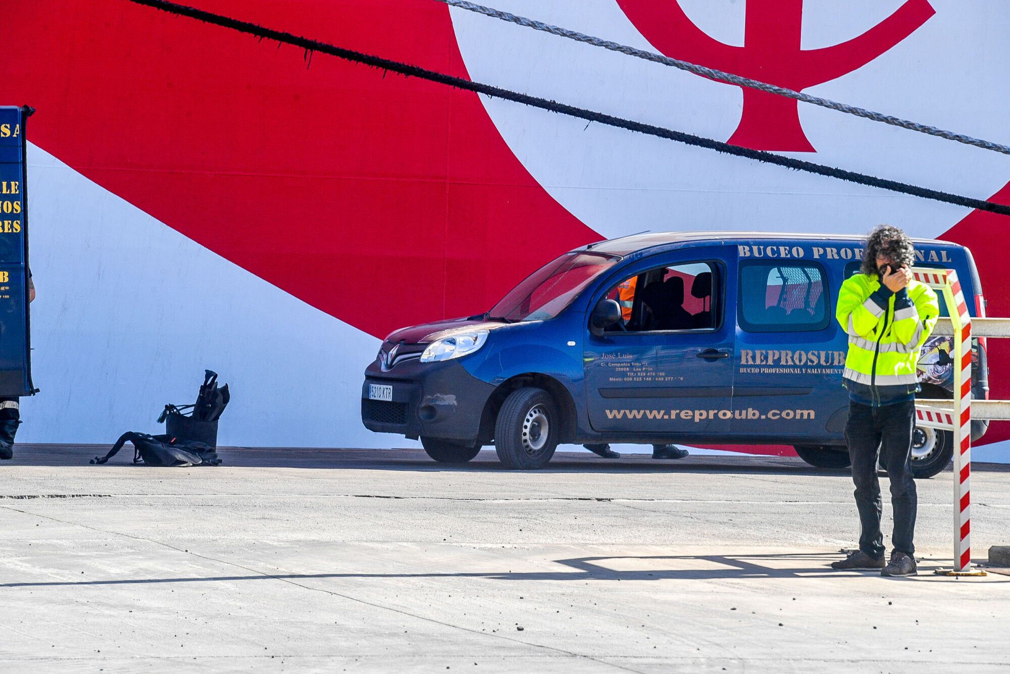 Un barco de Naviera Armas-Trasmediterránea impacta contra un muelle en el Puerto de Las Palmas