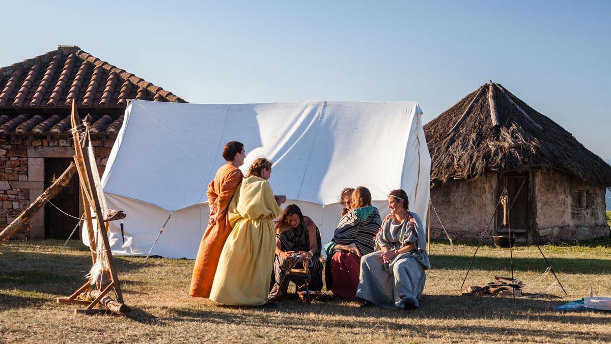 Recreación de la época romana en el Parque Arqueológico-Natural de La Campa Torres.