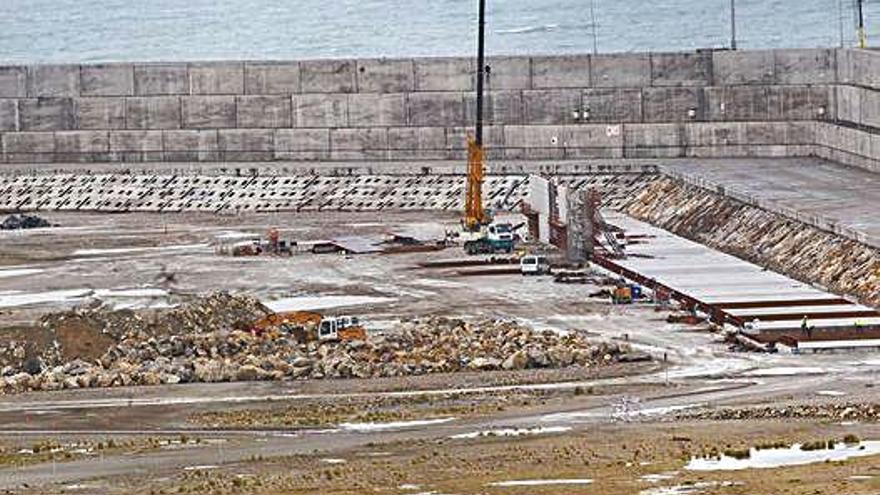 Puerto exterior de punta Langosteira, durante las obras para su construcción.