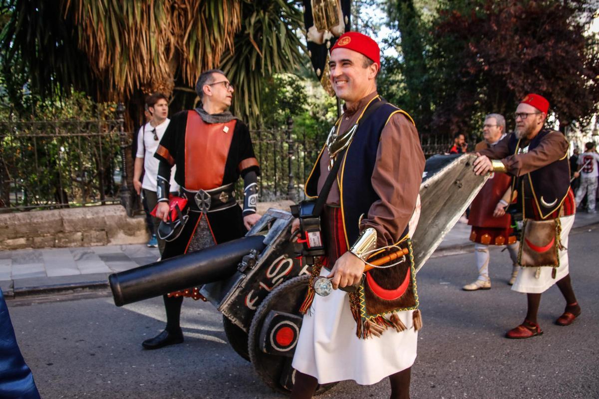 Los arcabuces toman Alcoy en el 750 aniversario de Sant Jordi