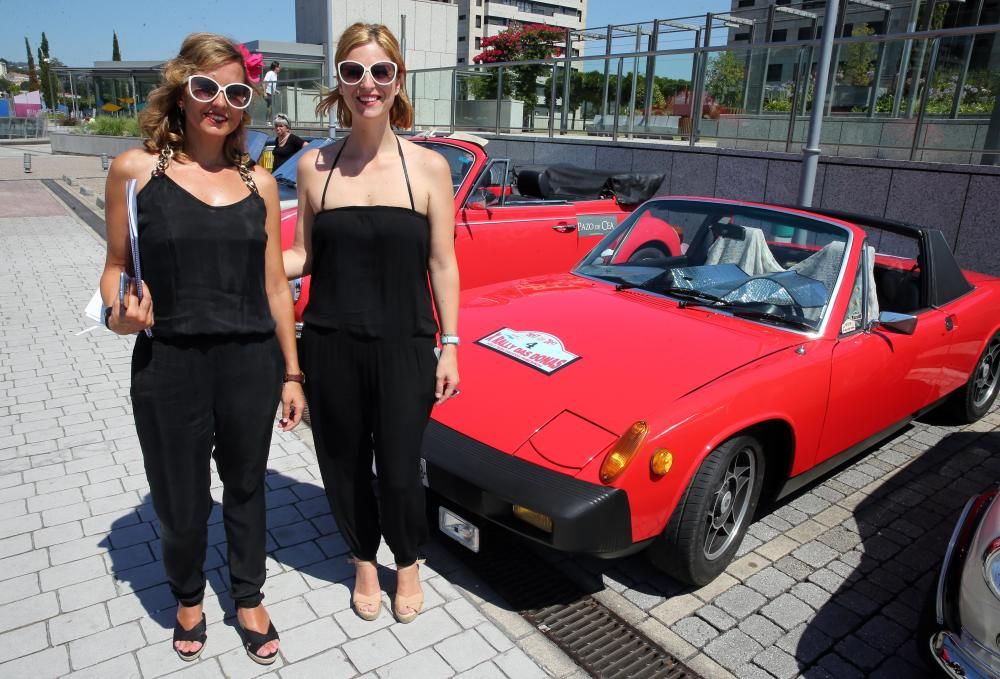 La prueba de coches clásicos reúnen en Vigo a 66 mujeres participantes de todas las edades