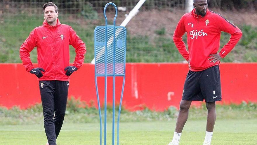 Cop y Traoré, durante el entrenamiento de ayer en Mareo.