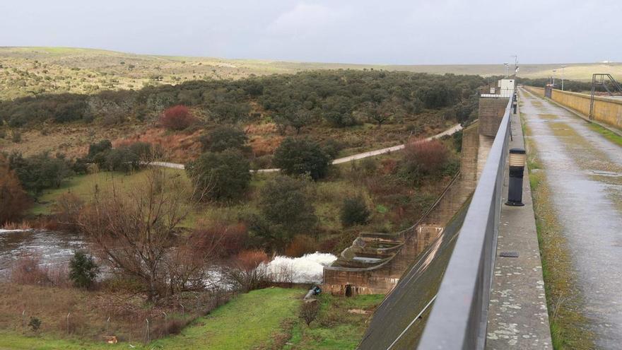 El Guadiloba tira 3.615 millones de litros de agua en apenas 23 horas tras llegar al 86% de su capacidad por el tren de borrascas