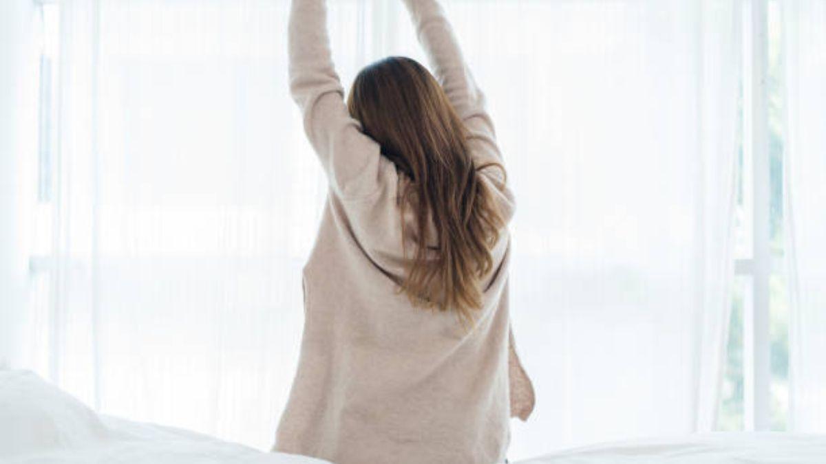 El gesto que haces nada más levantarte y que te puede ayudar a adelgazar