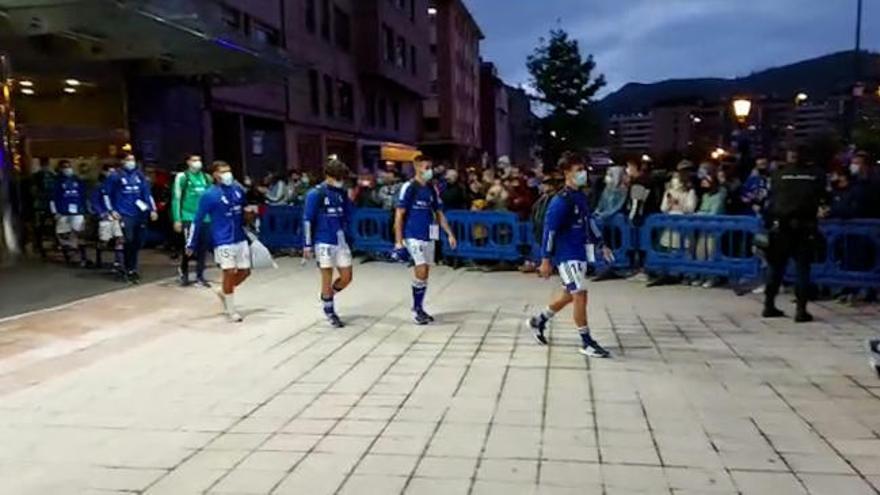 VÍDEO: Así fue la salida de los jugadores del Real Oviedo rumbo al Tartiere