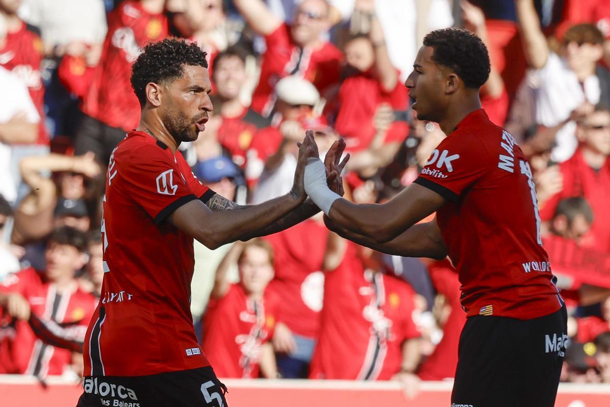 Omar Mascarell, a la izquierda, junto a Mateo Joseph durante el partido del sábado ante el Real Madrid.