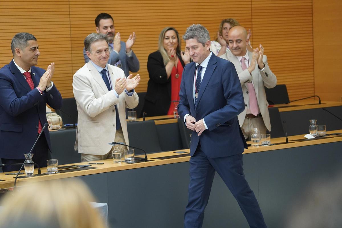 David Quirós toma posesión como alcalde de LHospitalet de Llobregat.